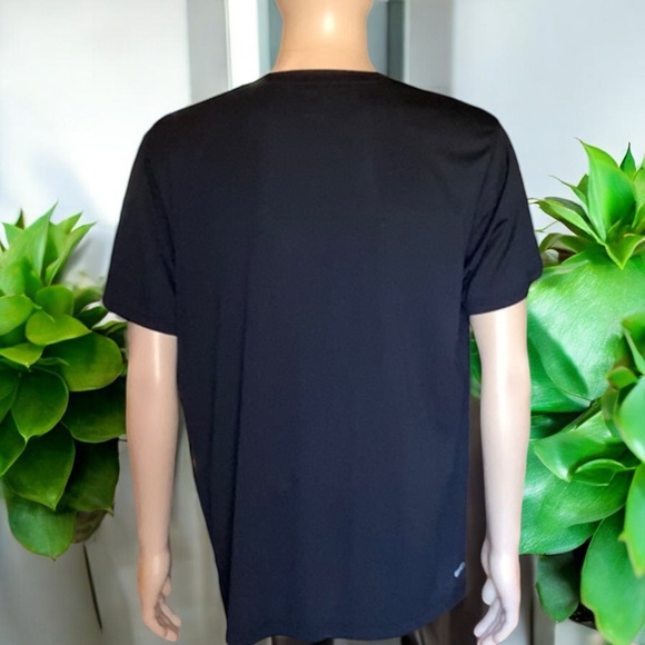 Old Navy Men's Active “RUN” Graphic Go-Dry T-Shirt - Picture 14 of 16